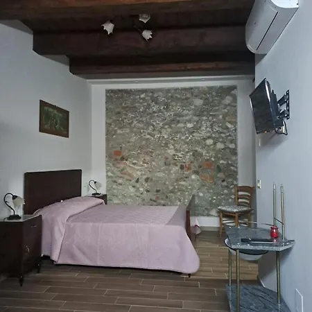Vatra Bed & Breakfast Civita